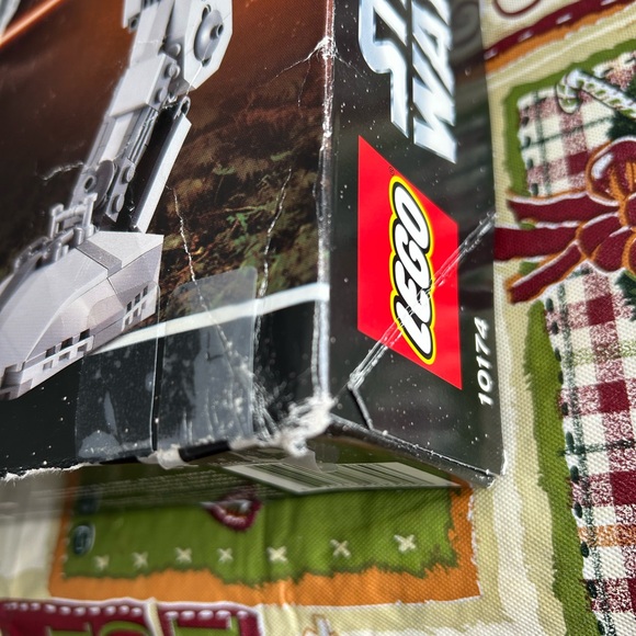 LEGO Star Wars Ultimate Collector's AT-ST 10174 - Picture 3 of 16